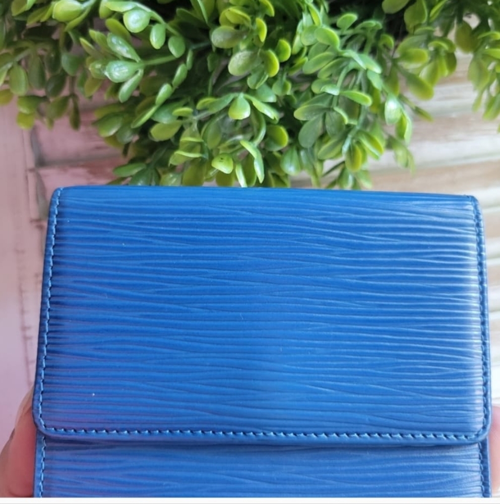 LOUIS VUITTON Blue epi snap bi fold wallet